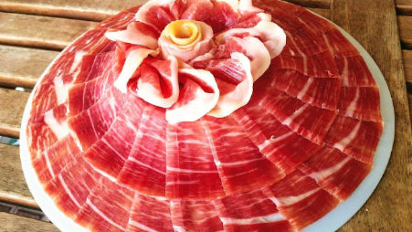 Jamón de Bellota o Cebo de Campo: ¿Cuál Elegir para tu Boda en Sevilla?