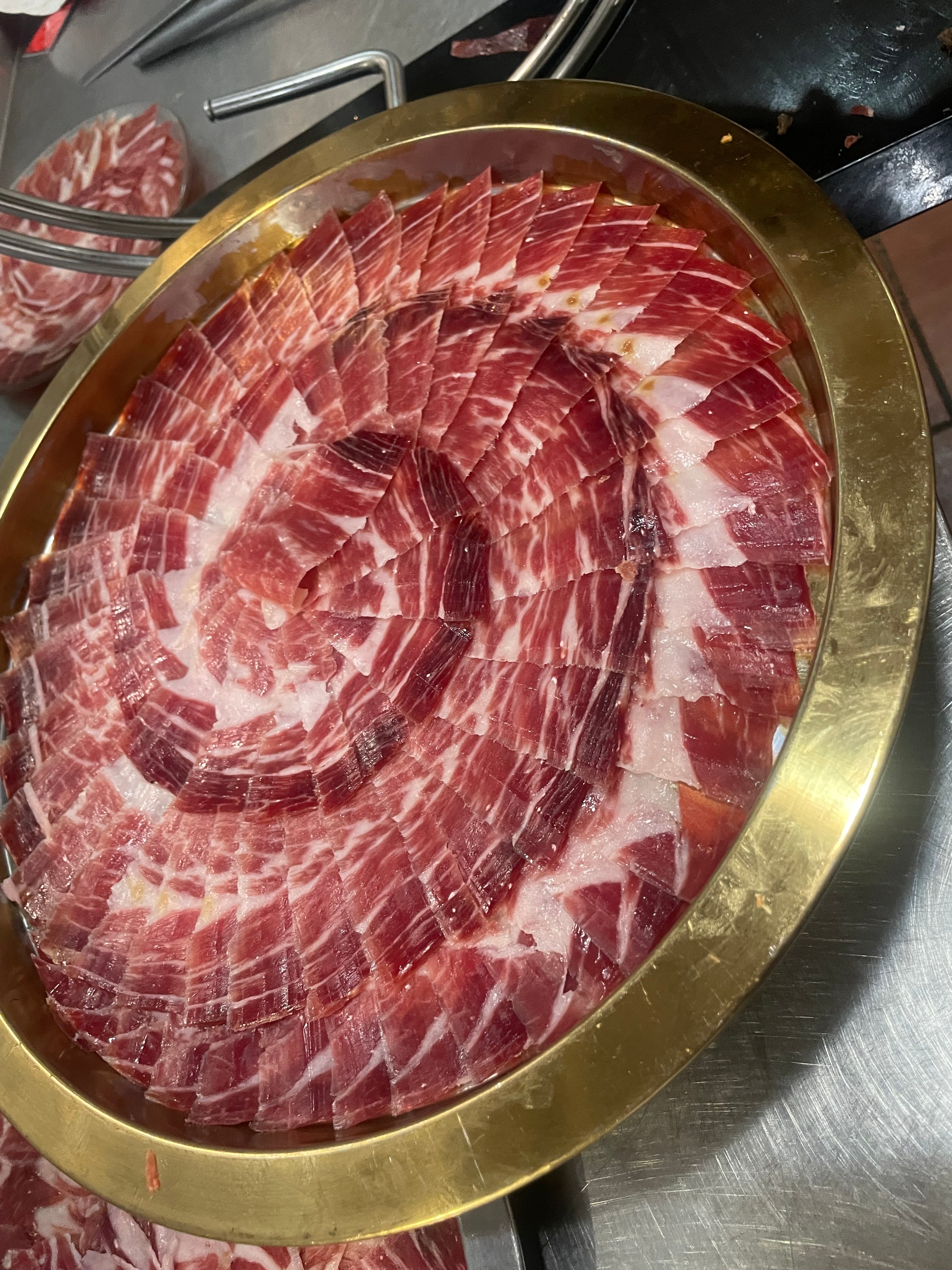 Cuánto Jamón Necesitas por Invitado en tu Boda o Evento en Sevilla